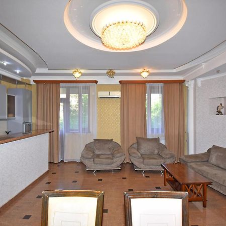 Armenak Apartment 5-Комнатная เยเรวาน ภายนอก รูปภาพ