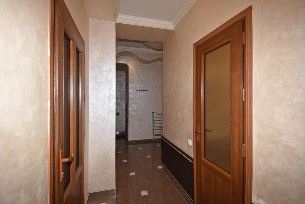 Armenak Apartment 5-Комнатная เยเรวาน ภายนอก รูปภาพ