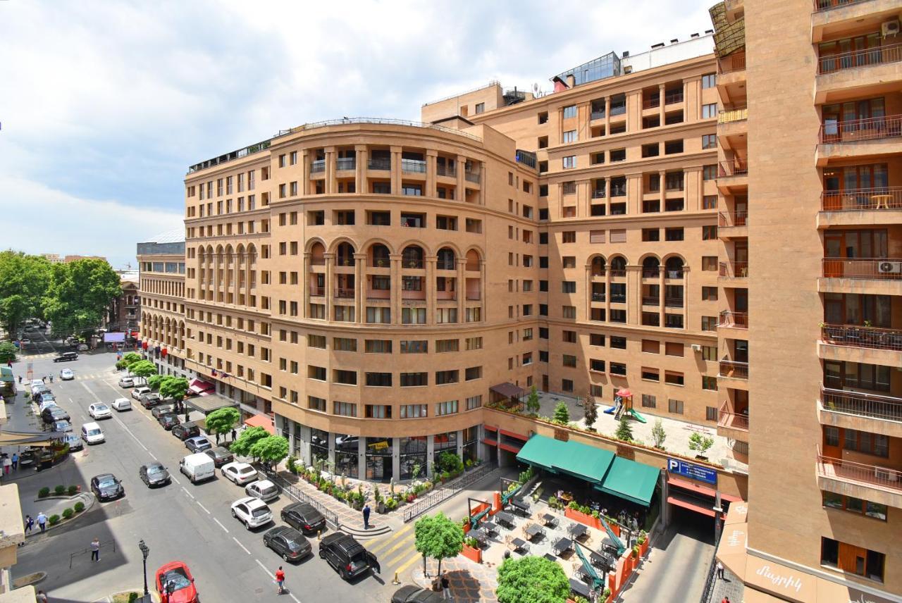 Armenak Apartment 5-Комнатная เยเรวาน ภายนอก รูปภาพ