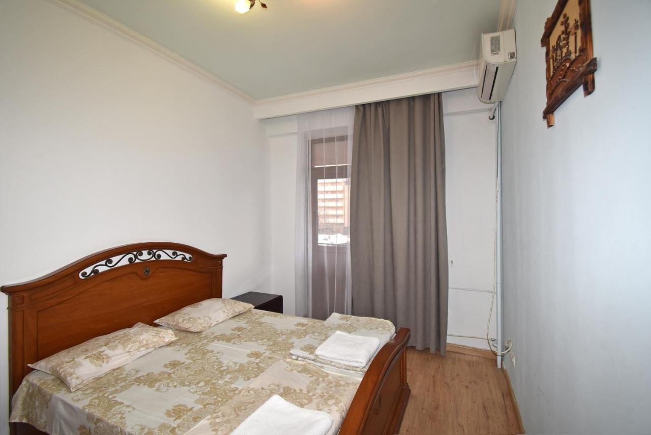 Armenak Apartment 5-Комнатная เยเรวาน ภายนอก รูปภาพ
