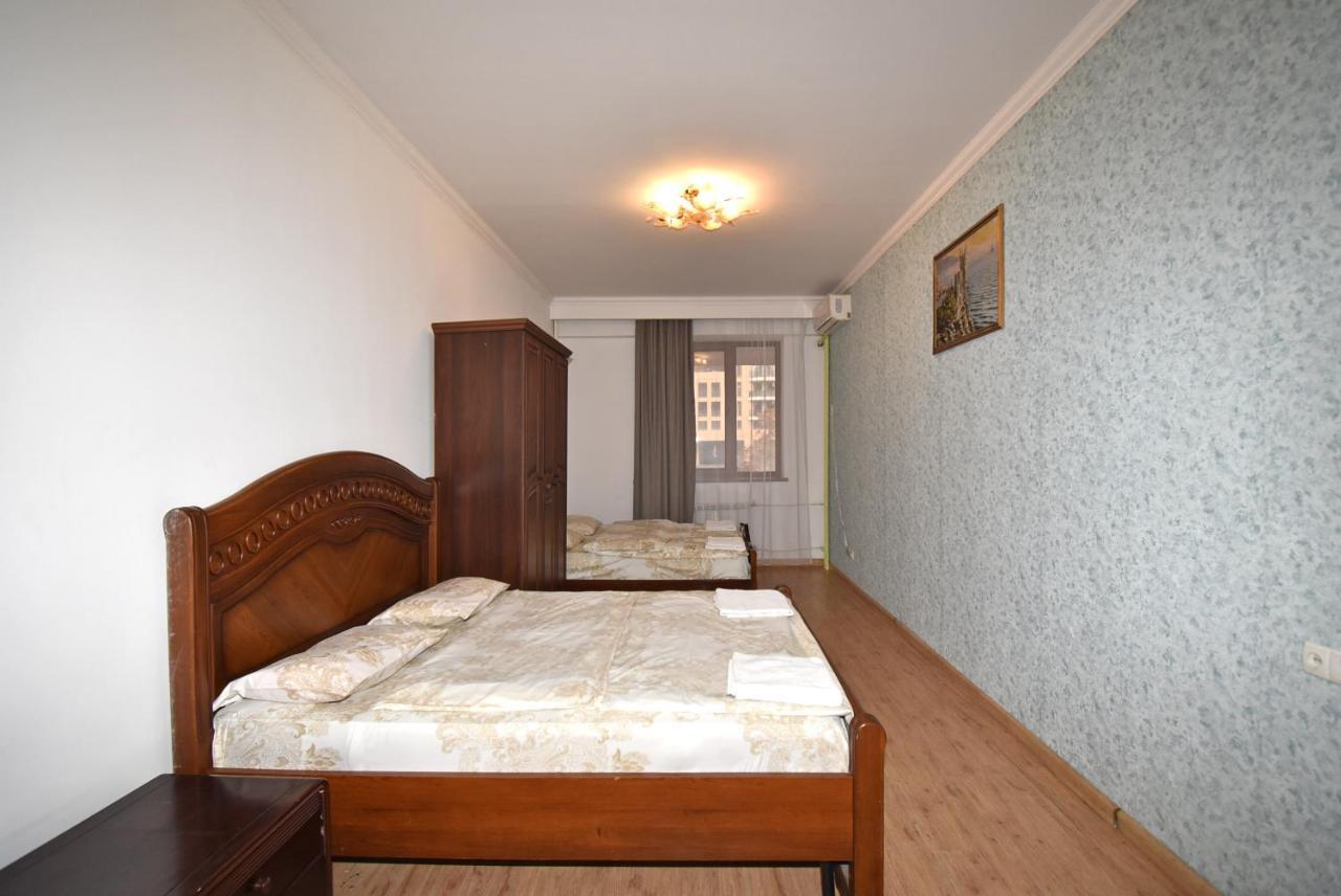 Armenak Apartment 5-Комнатная เยเรวาน ภายนอก รูปภาพ