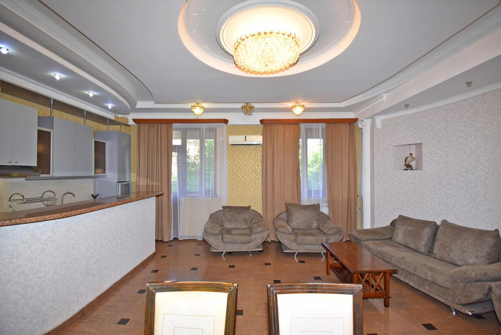 Armenak Apartment 5-Комнатная เยเรวาน ภายนอก รูปภาพ