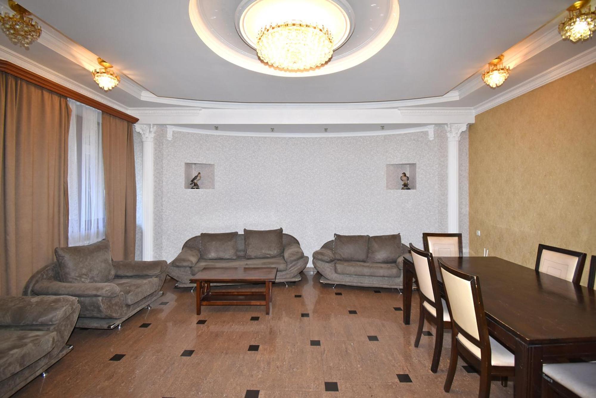 Armenak Apartment 5-Комнатная เยเรวาน ภายนอก รูปภาพ