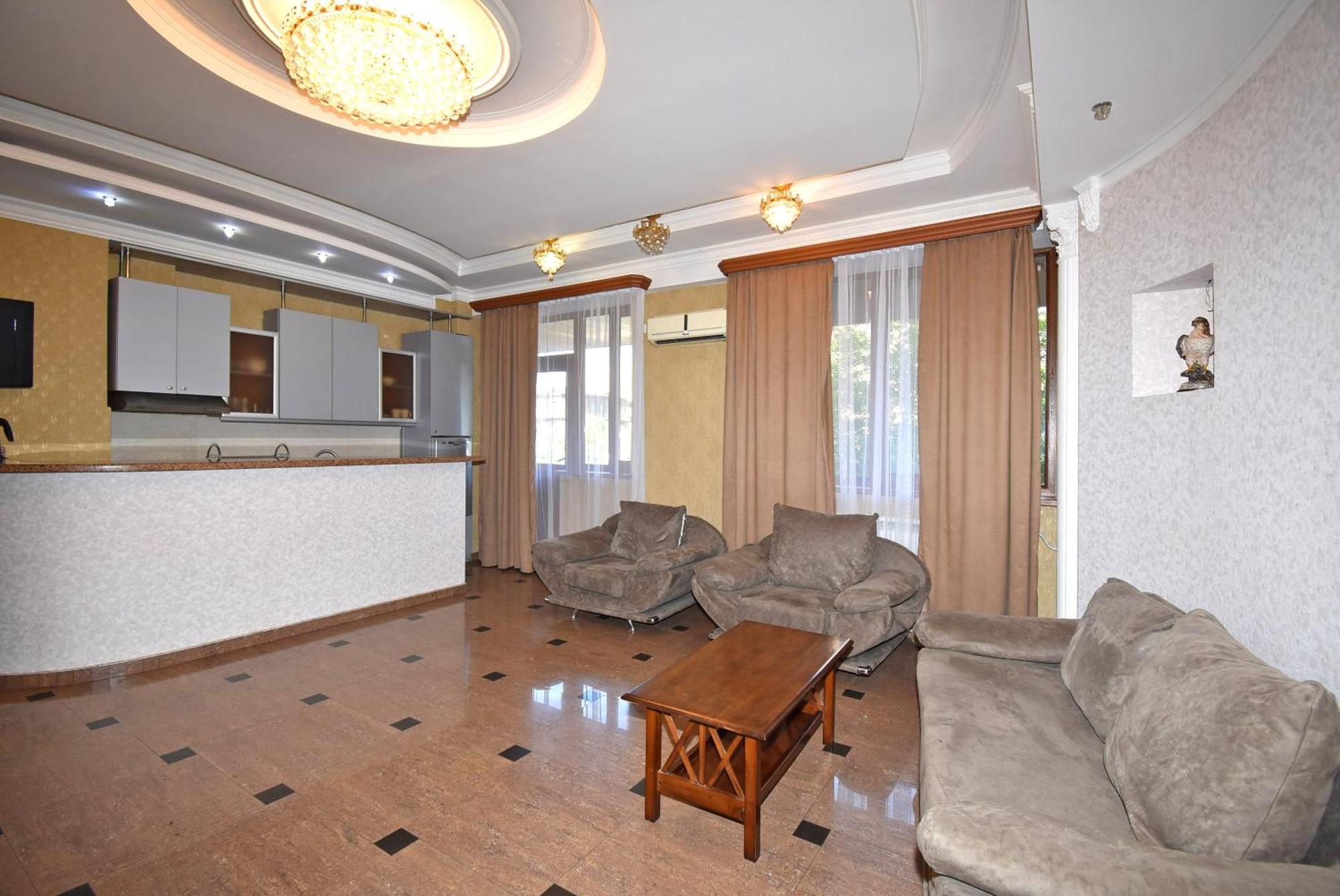 Armenak Apartment 5-Комнатная เยเรวาน ภายนอก รูปภาพ