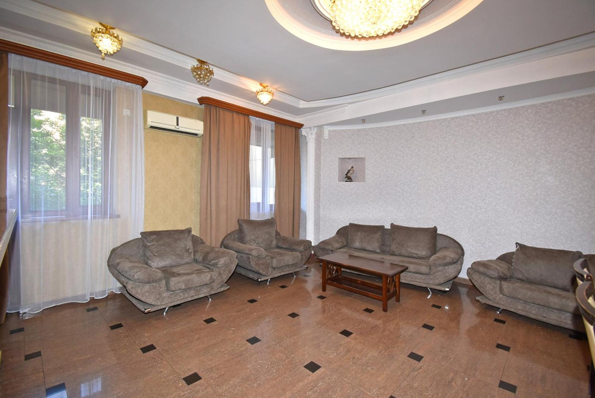 Armenak Apartment 5-Комнатная เยเรวาน ภายนอก รูปภาพ